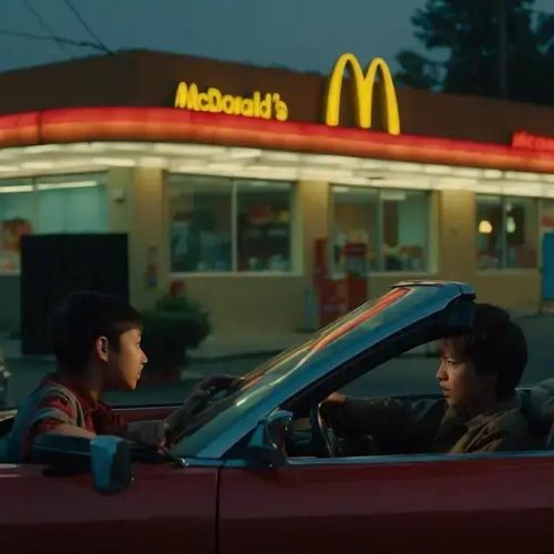 TIL: Menino de 8 anos dirige até McDonald's e segue leis de trânsito